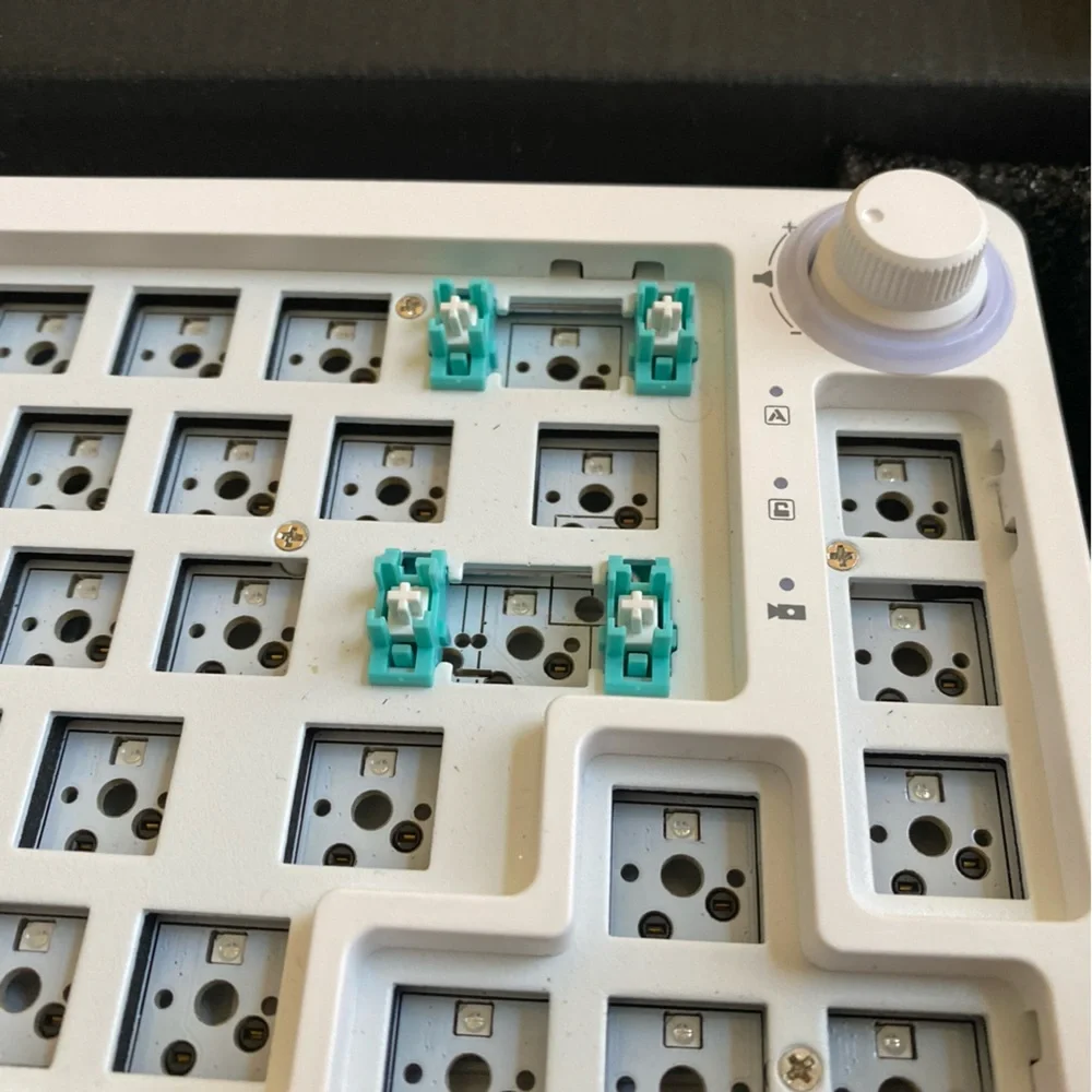 GamaKay 2.4G Wired Bluetooth 3 Mode Mechanical Keyboard LK67 Modular DIY Gamma